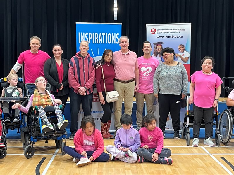  Michael Dean Rafferty,back row, fifth from left,with students and staffafter a Q&A session onFebruary 26 at the MackayCentre and Philip E. Laytonschools.. 