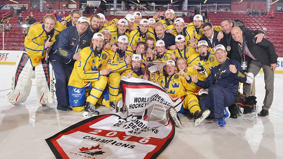 https://az184419.vo.msecnd.net/hockey-canada/National-Championships/Men/World-U17-Challenge/2016/Game-Action/nov_05_sweden_gold_medal.jpg?q=60